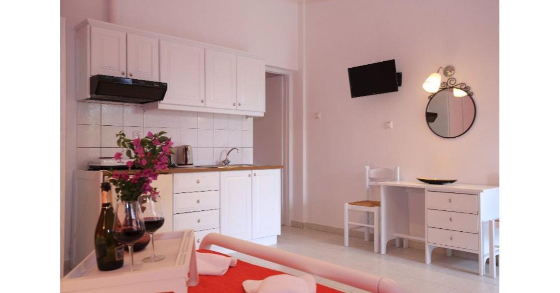 Athina Apartments Stoúpa Exterior photo