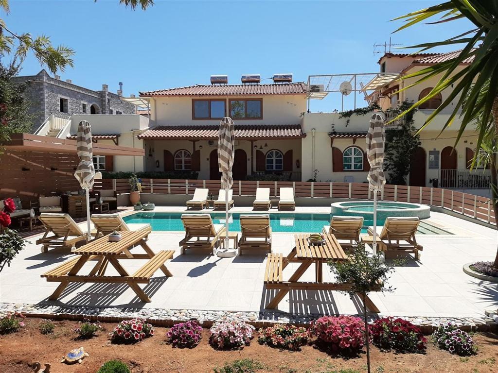 Athina Apartments Stoúpa Exterior photo